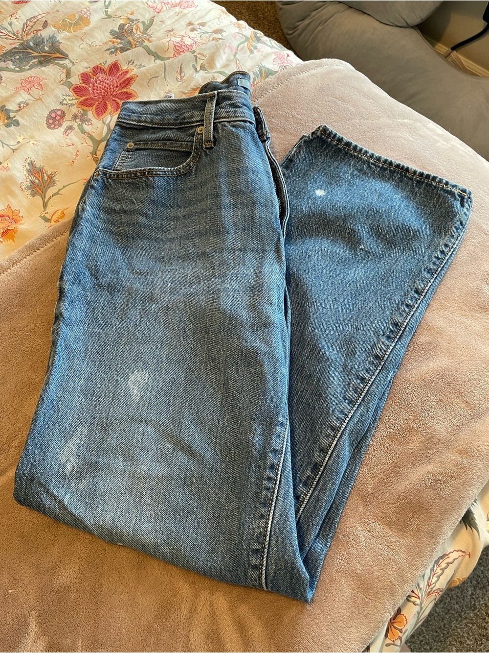 Levi's Women's Boyfriend Jeans - Medium Blue Wash